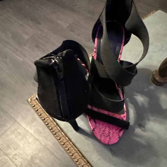 Wild Diva Lounge pink faux snake skin heels - Picture 2 of 3
